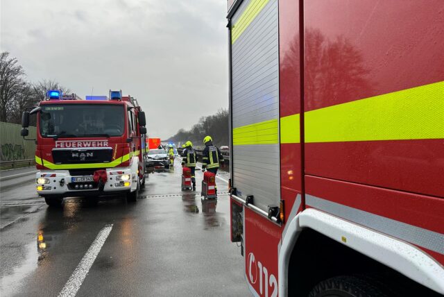 Die A2 war am Donnerstagmorgen Schauplatz eines Unfalls. Feuerwehr und Rettungsdienst versorgten sechs Verletzte.