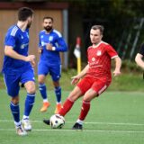 Nils Falkenstein (M.) traf im Testspiel gegen den FC Marl für SV Rot-Weiß Deuten zum 3:1-Endstand.