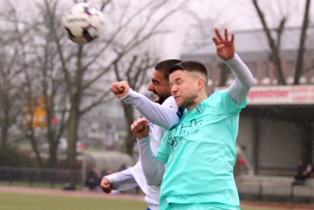 Patrick Goecke im Kopfballduell