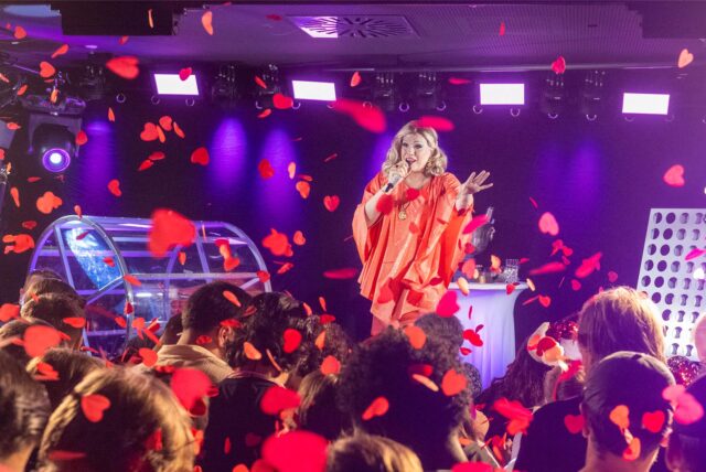 Cassy Carrington singt den Merkur Spielbanken-Hit „Jackpot“.