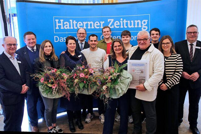 Gruppenbild bei Ehrung Unternehmer des Jahres