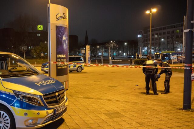 Die Polizei sicherte am 20. Januar Spuren am Dortmunder Hauptbahnhof. Hier war ein 19-Jähriger mit einem Messer attackiert und lebensgefährlich verletzt worden.