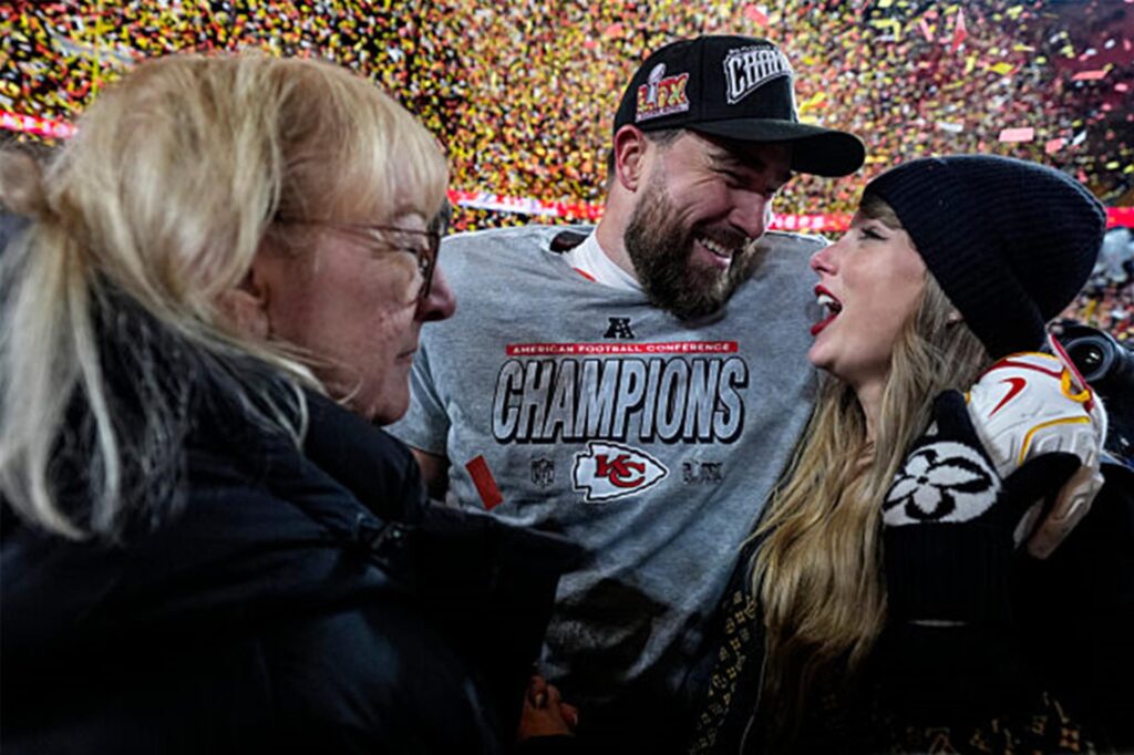 Travis Kelce und Taylor Swift im Konfettiregen nach dem Sieg der Chiefs im Halbfinale.
