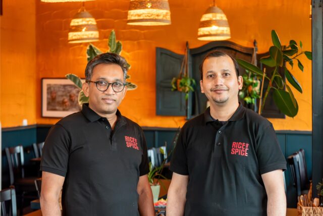 Mohammad Rahman (l.) hatte 2022 das Restaurant Rice n’Spice in der Hillerheide in Recklinghausen eröffnet. Küchenchef Anil Chamoli (r.) hat die nordindische Küche im Blut.