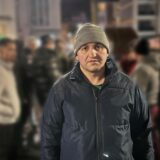 Messerstecherei in Schwerte: Der Vater des Opfers steht auf dem Postplatz.
