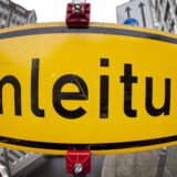Ein Umleitungsschild.