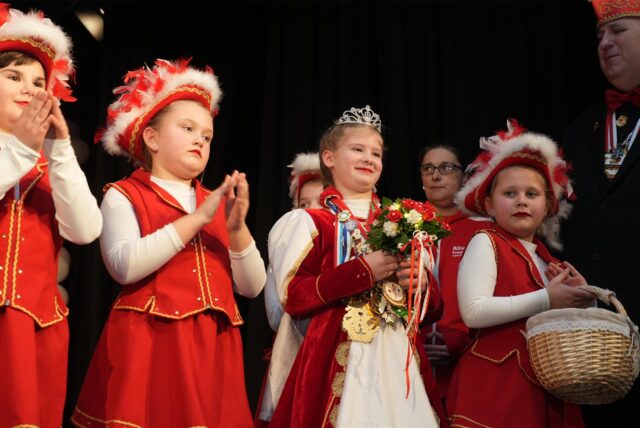 Auch Kinderprinzessin Kimberly III. durfte bei der Galasitzung der KG Rot-Weiß in Datteln nicht fehlen.