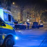 Polizisten untersuchen den Unfallort eines Verkehrsunfalls in Dortmund.