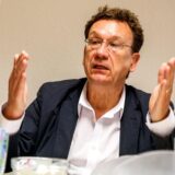 Die Bildkombi zeigt zwei Aikido-Kämpfer und Holger Freitag.