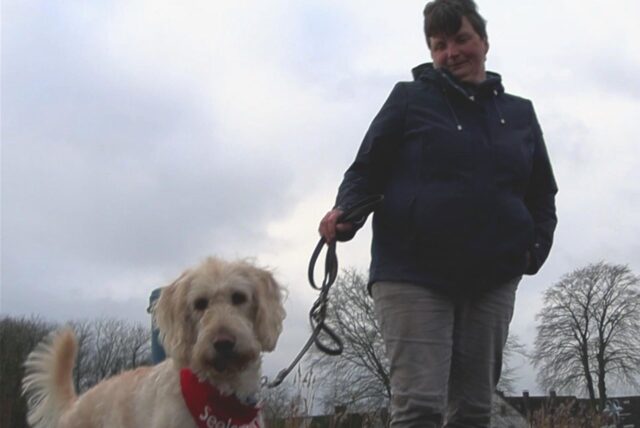 Stefanie und ihr Hund Barney haben schon einige zusammen durchgemacht.