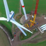 Eine Baustelle für ein Windrad aus der Luft.