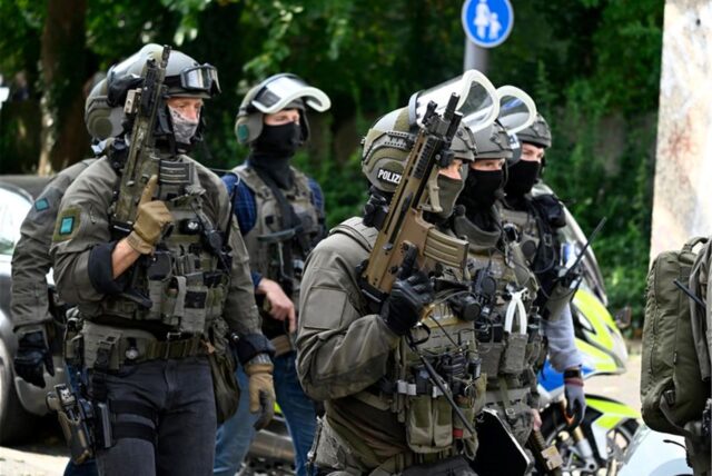 Kräfte eines Spezialeinsatzkommandos bei einem Einsatz in Wuppertal