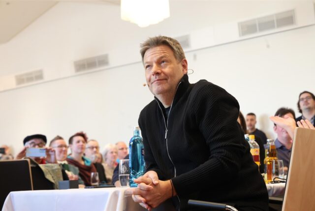 Grünen-Kanzlerkandidat Robert Habeck war am Montagmittag auf seiner Wahlkampftour zu Besuch im Westfälischen Industrieclub in Dortmund.