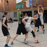 Bis zum Schluss hielt der GV Waltrop (in weiß) als Schlusslicht der Basketball-Oberliga gegen den Tabellendritten LippeBaskets Werne II mit. Zum Sieg reichte es aber wieder nicht.