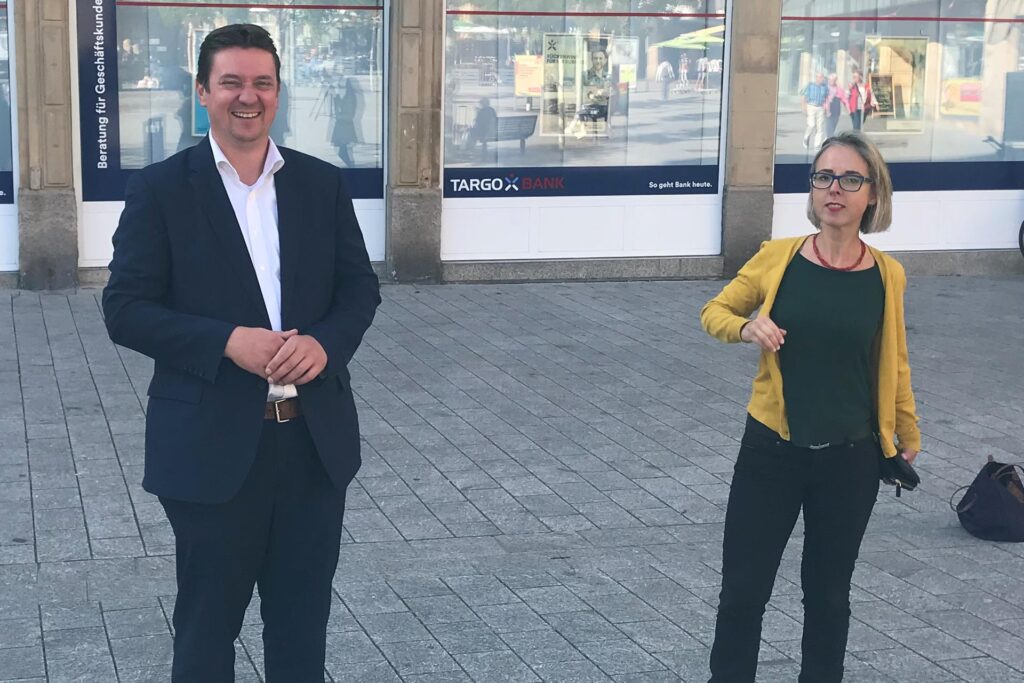 Anne Krüger (heute bei der Wewole im Vorstand) und Bürgermeister Rajko Kravanja werden sich beim 1. Castroper Feierabendlauf begegnen. Anne Krüger (heute bei der Wewole im Vorstand) und Bürgermeister Rajko Kravanja werden sich beim 1. Castroper Feierabendlauf begegnen.