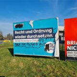 Ein großes CDU-Wahlplakat an der Münsterstraße ist beschmiert. Zu erkennen ist ein Schriftzug der Antifa.