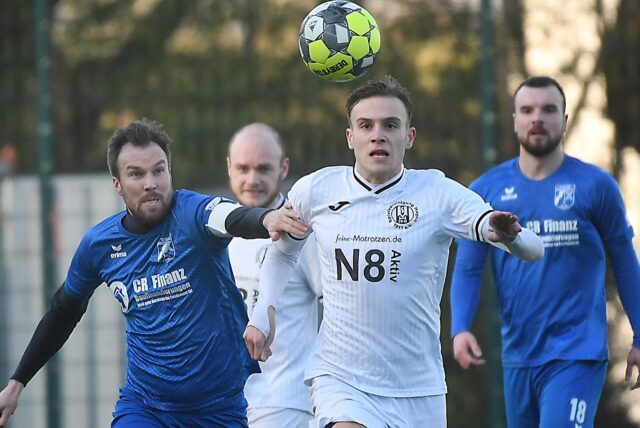 Wacker Obercastrop und Kevin Großkreutz (l.) spielten am 2. Februar gegen die Spvg Hagen 1911 aus der Landesliga.
