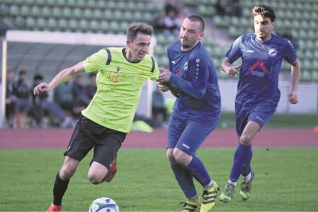Der SV GE-Hessler 06, Bezirksligagegner des FC 96 Recklinghausen um Trainer Milko Trisic (l.), bekommt zur neuen Saison einen neuen Trainer.
