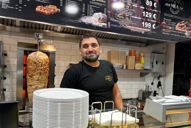 Döner Besitzer Theke
