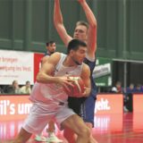 Adi Kocan (Citybasket Recklinghausen) in einer Zweikampfszene.