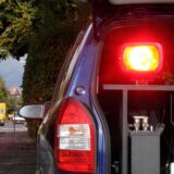 Radarfalle im Heck eines Autos Blitzer