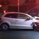 Ein weißer Kleinwagen ist in der Nacht zu Donnerstag (6.2.) in der Straße Im Defdahl in der Dortmunder Gartenstadt in eine Hauswand gekracht.