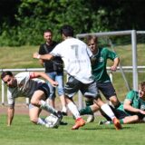 In dieser Szene erkämpft Spvgg.-Kapitän Mehmet-Akif Özdemir (l.) den Ball an der rechten Außenseite und bereitet so das 0:1 vor.