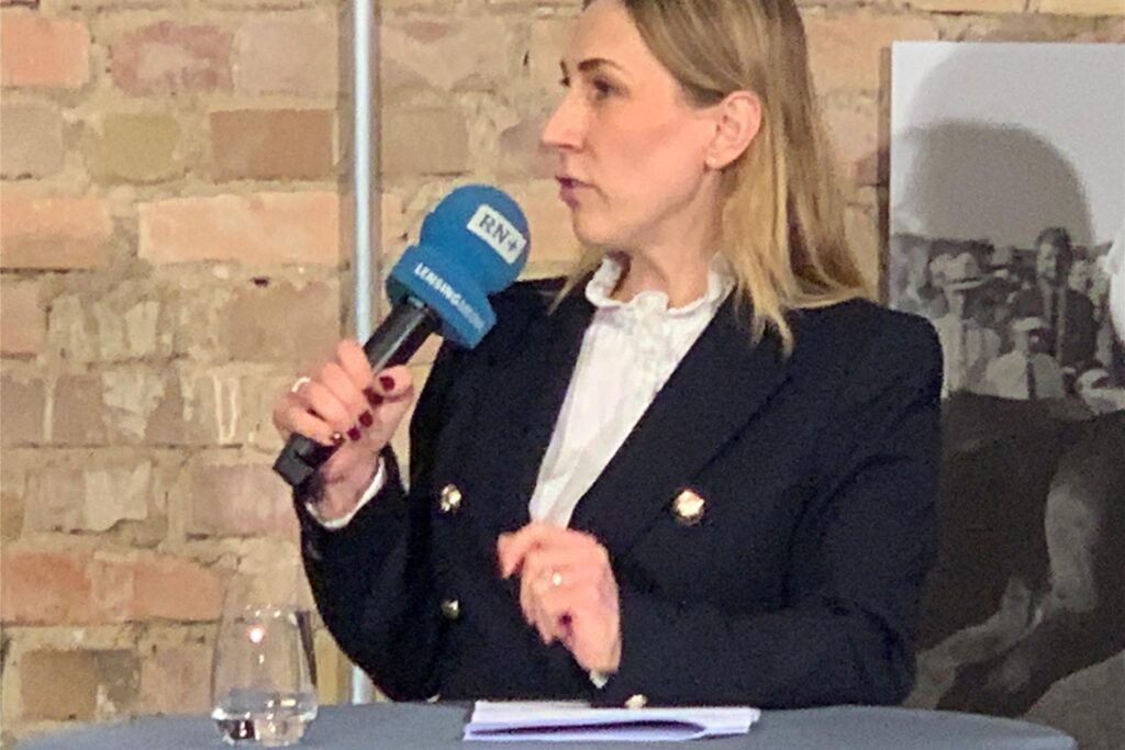 Anna Rathert (AfD) bei der Wahlarena von Recklinghäuser Zeitung, Ruhr Nachrichten und Waltroper Zeitung am 6.2.2025.