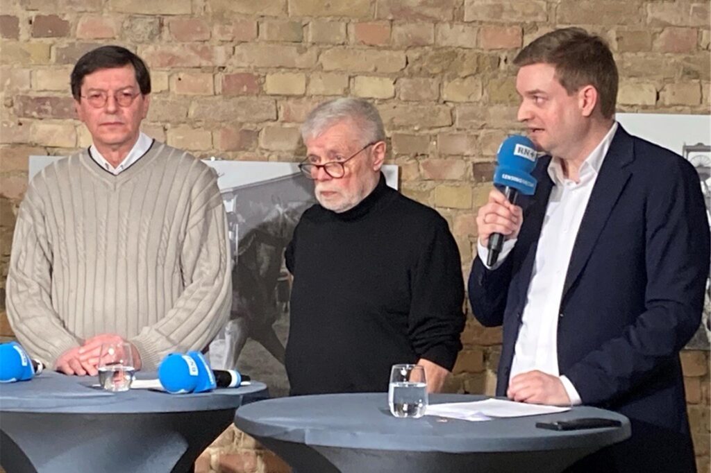 Andreas Grün (Freie Wähler), Erich Burmeister (Linke) und Michael Breilmann (CDU, v.l.) bei der Wahlarena von Ruhr Nachrichten, Recklinghäuser und Waltroper Zeitung am 6.2.2025.