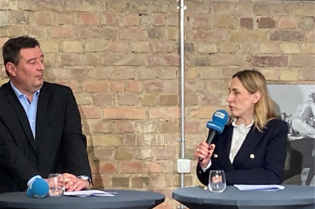 Mathias Richter (FD) und Anna Rathert (AfD) bei der Wahlarena von Ruhr Nachrichten, Recklinghäuser und Waltroper Zeitung am 6.2.2025.