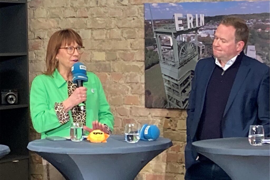 Regina Weyer (Grüne) und Frank Schwabe (SPD) bei der Wahlarena von Ruhr Nachrichten, Recklinghäuser und Waltroper Zeitung am 6.2.2025.
