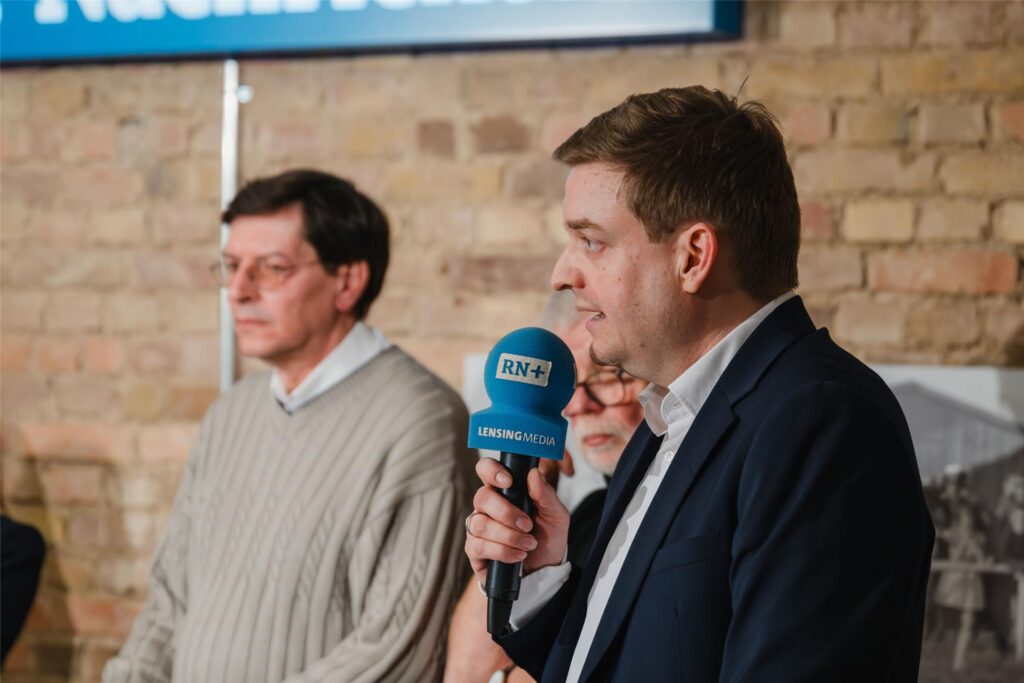 Michael Breilmann (r.) und Andreas Grün (Freie Wähler, l.): Bei der Wahlarena trafen in der Redaktion der Ruhr Nachrichten in Castrop-Rauxel am 6.2.2025 sieben Direktkandidaten zur Bundestagswahl aus dem Wahlkreis 120 Recklinghausen I aufeinander.