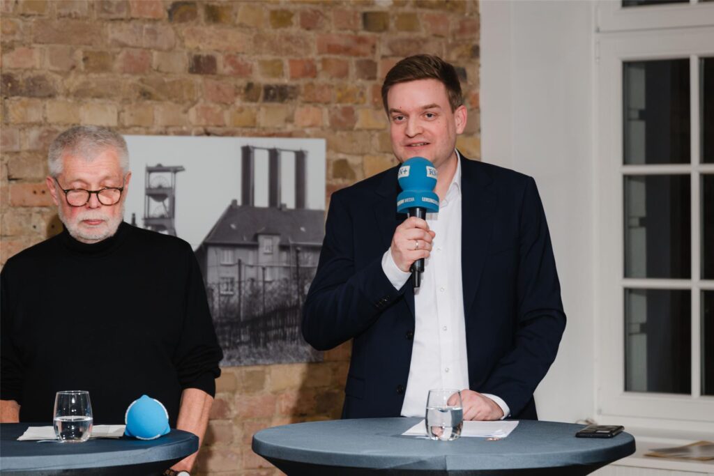 Michael Breilmann neben Erich Burmeister (l.): Die Kandidaten zur Bundestagswahl lieferten sich eine griffige Diskussion in der Wahlarena zur Bundestagswahl 2025.