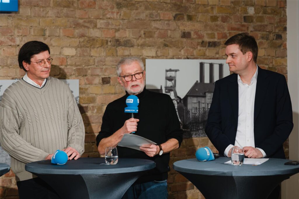 Andreas Grün (Freie Wähler), Erich Burmeister (Linke) und Michael Breilmann (CDU, v.l.) bei der Wahlarena von Ruhr Nachrichten, Recklinghäuser und Waltroper Zeitung zur Bundestagswahl 2025 im Wahlkreis Recklinghausen I.