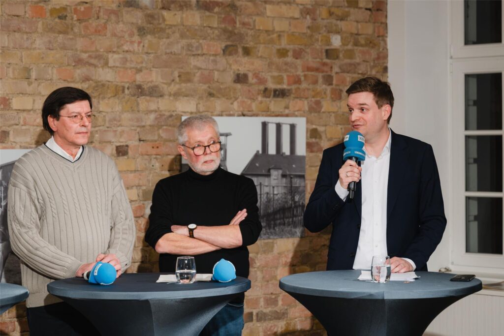 Andreas Grün (Freie Wähler), Erich Burmeister (Linke) und Michael Breilmann (CDU, v.l.) bei der Wahlarena von Ruhr Nachrichten, Recklinghäuser und Waltroper Zeitung zur Bundestagswahl 2025 im Wahlkreis Recklinghausen I.