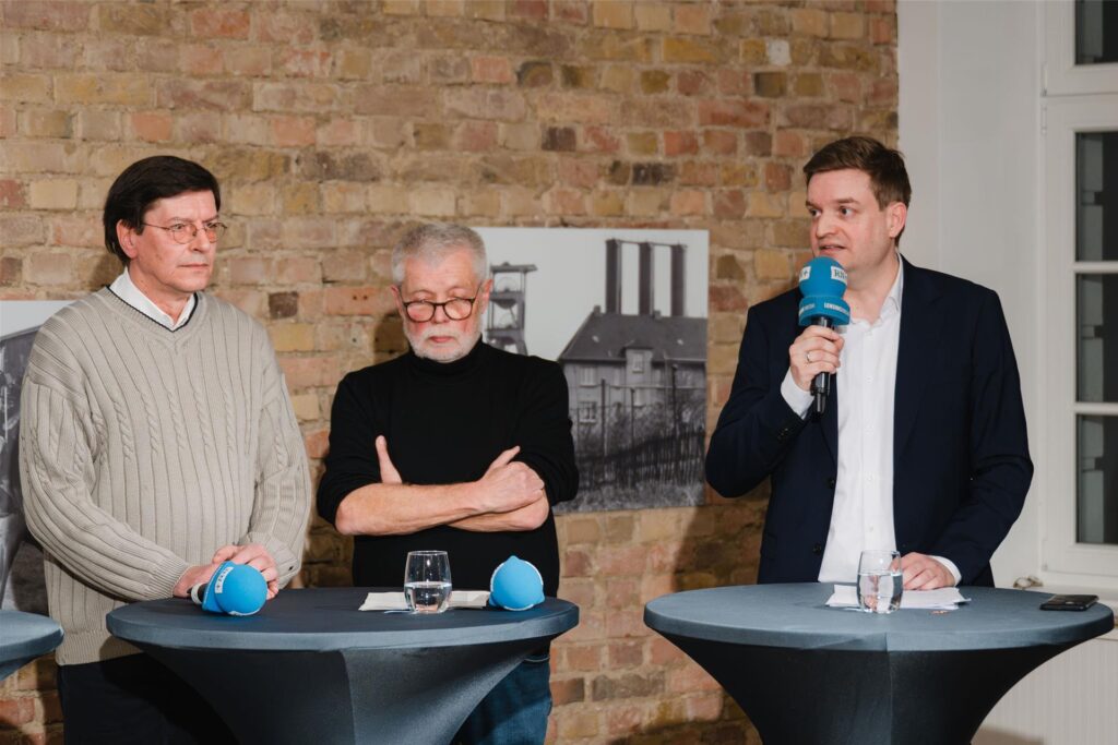Andreas Grün (Freie Wähler), Erich Burmeister (Linke) und Michael Breilmann (CDU, v.l.) bei der Wahlarena von Ruhr Nachrichten, Recklinghäuser und Waltroper Zeitung zur Bundestagswahl 2025 im Wahlkreis Recklinghausen I.