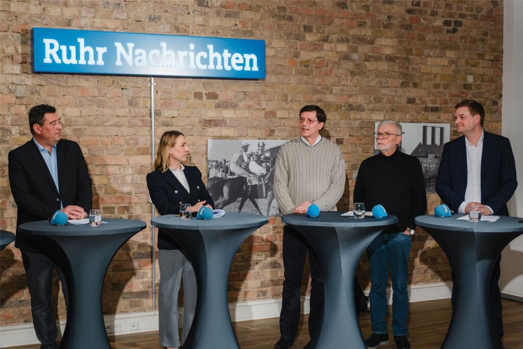 Mathias Richter (FDP), Anna Rathert (AfD), Andreas Grün (Freie Wähler), Erich Burmeister (Linke) und Michael Breilmann (CDU, v.l.) bei der Wahlarena von Ruhr Nachrichten, Recklinghäuser und Waltroper Zeitung zur Bundestagswahl 2025 im Wahlkreis Recklinghausen I.