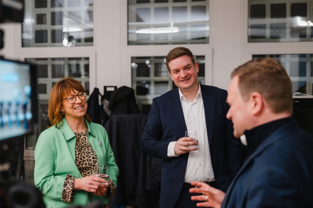 Regina Weyer (Grüne), Michael Breilmann (CDU) und Frank Schwabe (SPD) bei der Wahlarena von Ruhr Nachrichten, Recklinghäuser und Waltroper Zeitung zur Bundestagswahl 2025 im Wahlkreis Recklinghausen I.