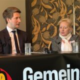 Martin Vincentz (Mitte), Vorsitzender der nordrhein-westfälischen AfD, setzte sich am Wochenende auf das Podium eines neurechten Treffens in Dortmund. Neben ihm Simone Baum (rechts), Teilnehmerin an der Potsdam-Konferenz, und Marianne Grimmenstein-Balas, Betreiberin der teils Verschwörungstheorien-verbreitenden Webseite gemeinwohl-lobby.de.