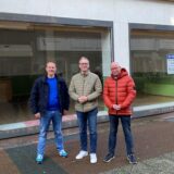 Thorsten Robbe, André Dora und Axel Heinze vor dem Ladenlokal in der Hohen Straße in Datteln.