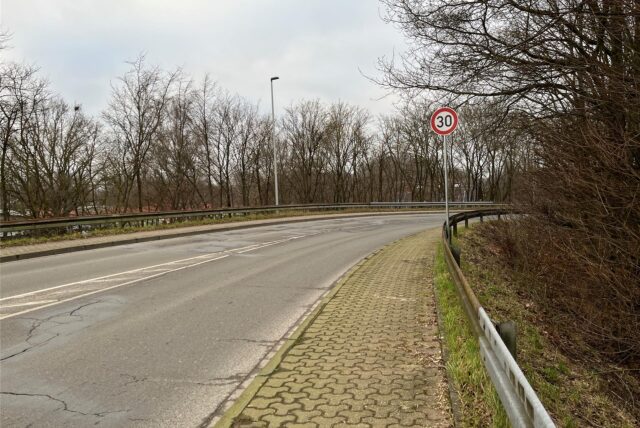 Tempo-30-Strecke an der Hafenstraße zwischen Waltroper Straße und Kanalbrücke.
