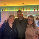 An der Cocktail-Bar der Taverne Epsilon in Dortmund: Anna-Maria und Dimitrios Kalantzis und Rosi Zissi