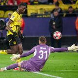 Serhou Guirassy schießt den Ball aufs Tor.