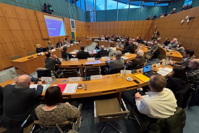 Ratssitzung am 6. Februar 2025 im Ratssaal von Castrop-Rauxel: In die Debatte um den Doppelhaushalt 2025/26 brachte nur Nils Bettinger so richtig viel Schwung. Aber worüber soll man auch lange diskutieren?