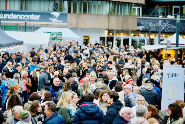 Der Feierabendmarkt in Dortmund am Theater in Dortmund ist besonders bei gutem Wetter ein beliebtes Ziel in Dortmund.
