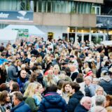Der Feierabendmarkt in Dortmund am Theater in Dortmund ist besonders bei gutem Wetter ein beliebtes Ziel in Dortmund.