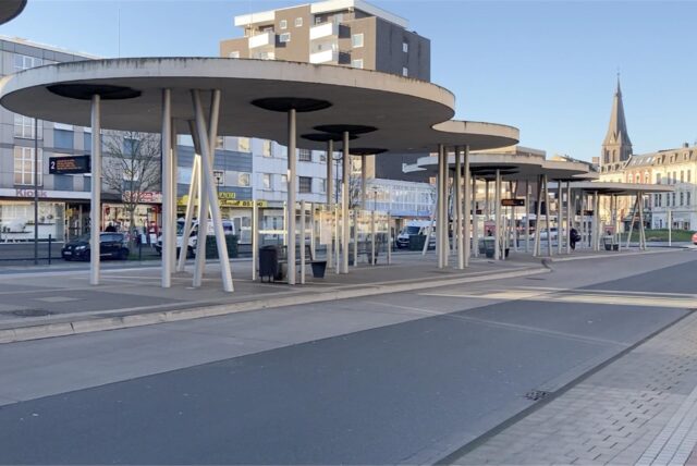 Blick auf den menschenleeren Busbahnhof in Herten.