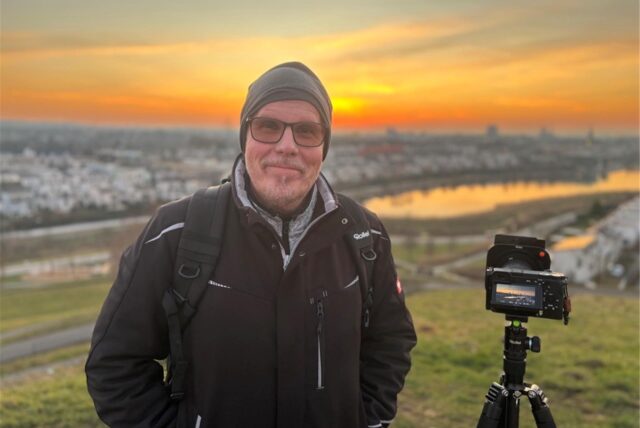 Hobbyfotograf Dirk Kohlhauer bei Sonnenuntergang auf dem Kaiserberg am Phoenix-See.