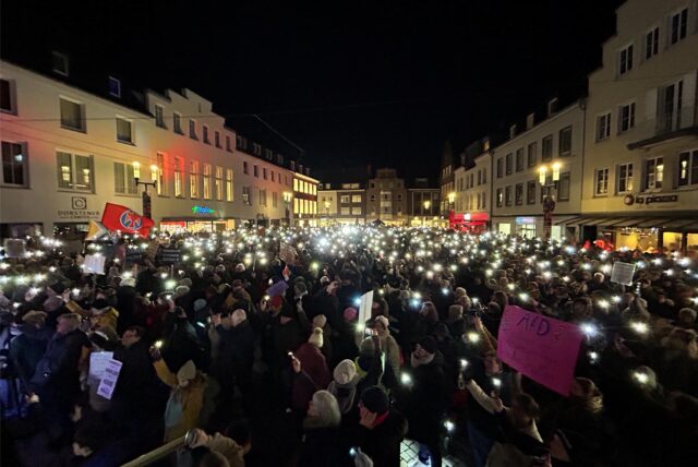 4000 Menschen kamen zur Demo „Wir sind die Brandmauer“ am Freitagnachmittag auf den Marktplatz in Dorsten.