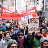 Demo gegen Rechts von „Omas gegen Rechts“ und dem Bündnis „Es REicht“. Laut Veranstalter waren es 3500 Teilnehmer in Recklinghausen.